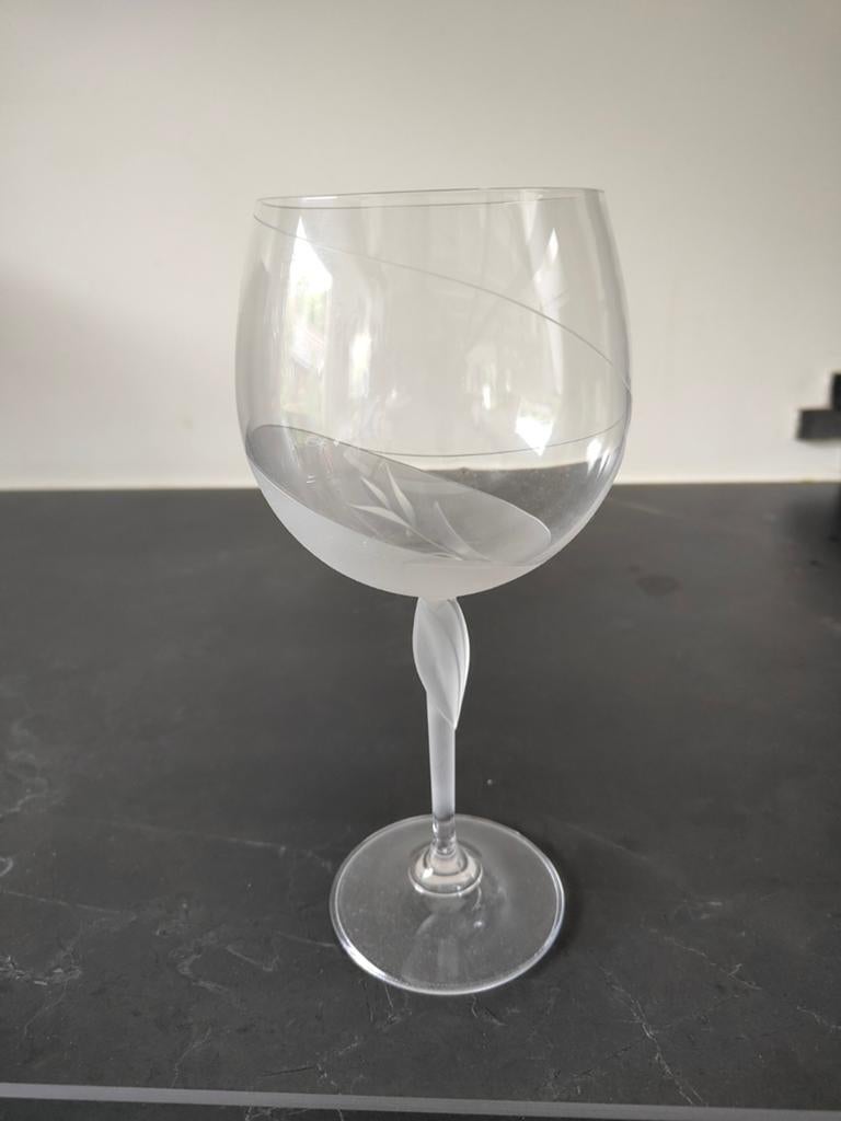 Elegante kristal wijnglazen met matglazen steel en decoratie, Ophalen of Verzenden