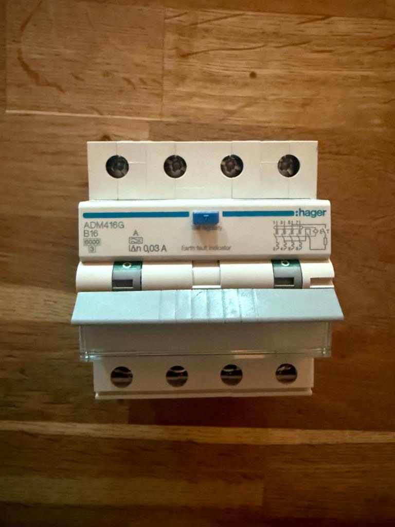 Hager aardlekautomaat 4-Polig B16 30mA ADM416G, Verzenden, Zo goed als nieuw, Overige typen
