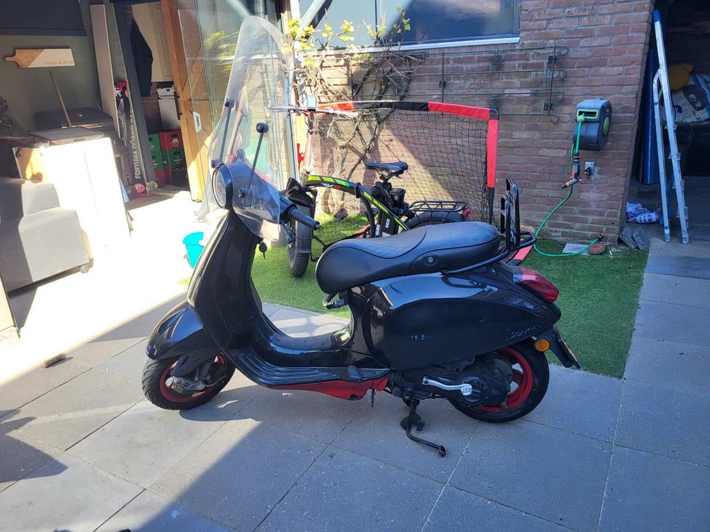 Vespa piaggio  Bromscooter - Zwart met Rode Details, Ophalen, Gebruikt, Benzine, Vespa