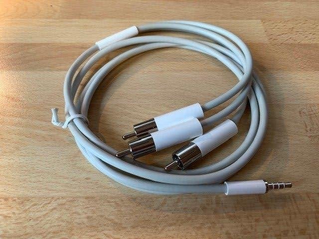 Apple iPod AV-kabel (model M9765G), Ophalen of Verzenden, Zo goed als nieuw, Dock of Kabel