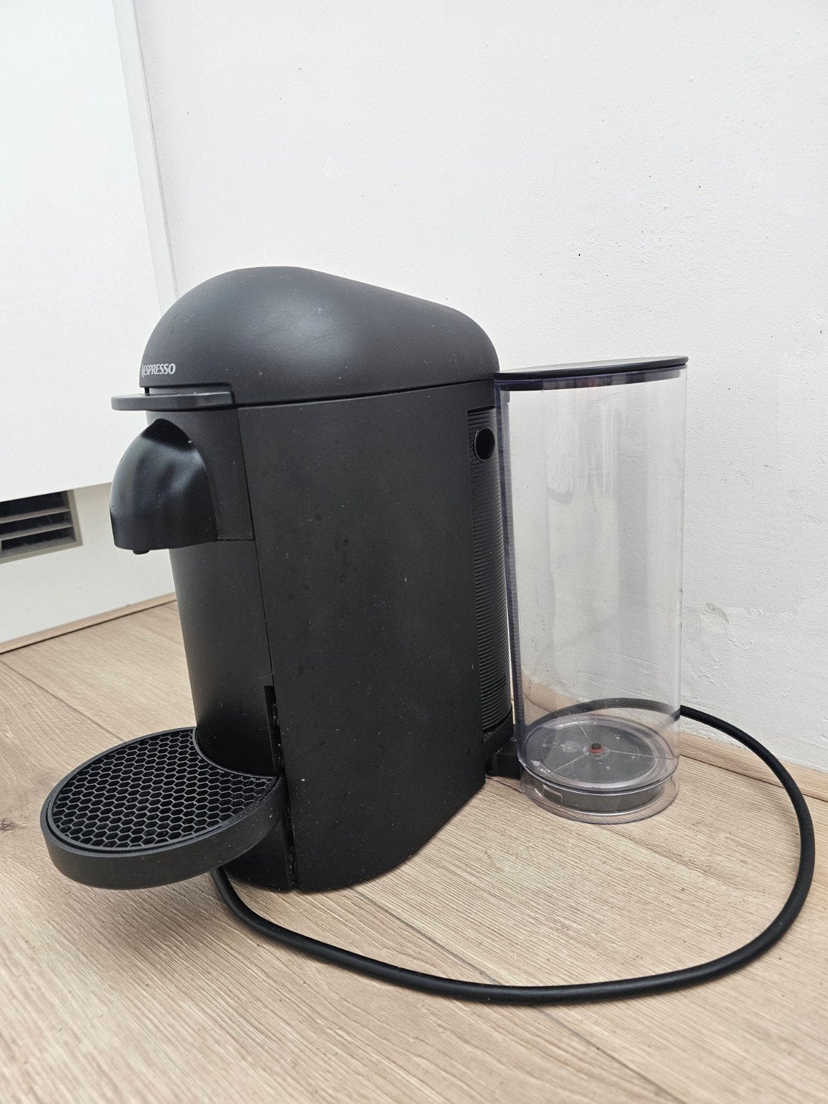 Nespresso Vertuo Plus koffiecupmachine  - Als nieuw!!, Ophalen, Zo goed als nieuw, Koffiemachine
