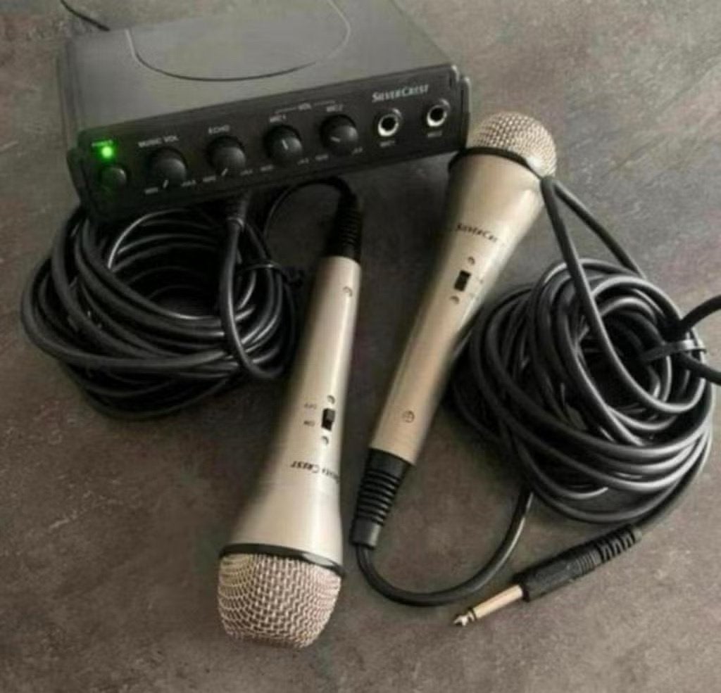 Komplete Karoke set met twee microfoons. En cd toebehoren., Ophalen of Verzenden, Gebruikt, Complete set