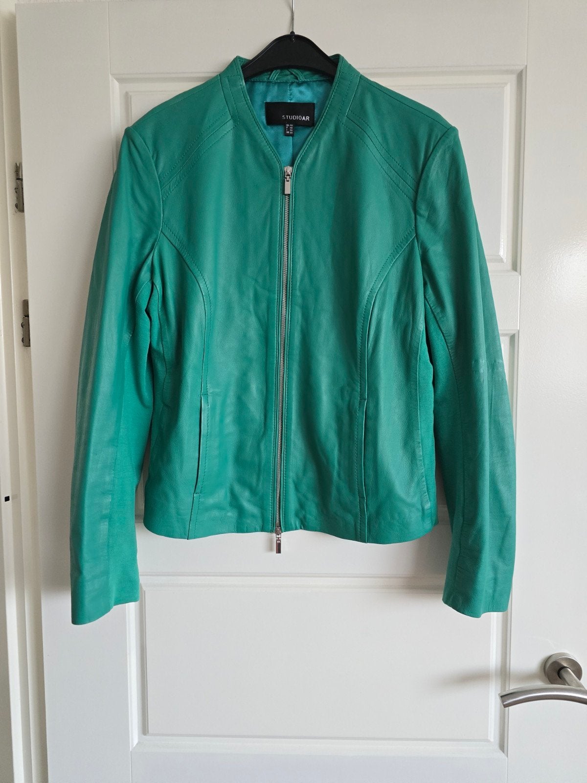 Te koop nieuwe groen lederlook dames jasje, merk Studioar, m, Maat 46/48 (XL) of groter, Nieuw, Studioar, Ophalen of Verzenden