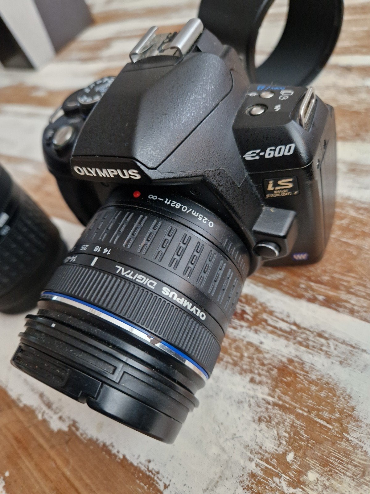 Olympus E-600 DSLR met 2 lenzen lader en batterijen, Olympus, Ophalen of Verzenden, Standaardlens, Zoom
