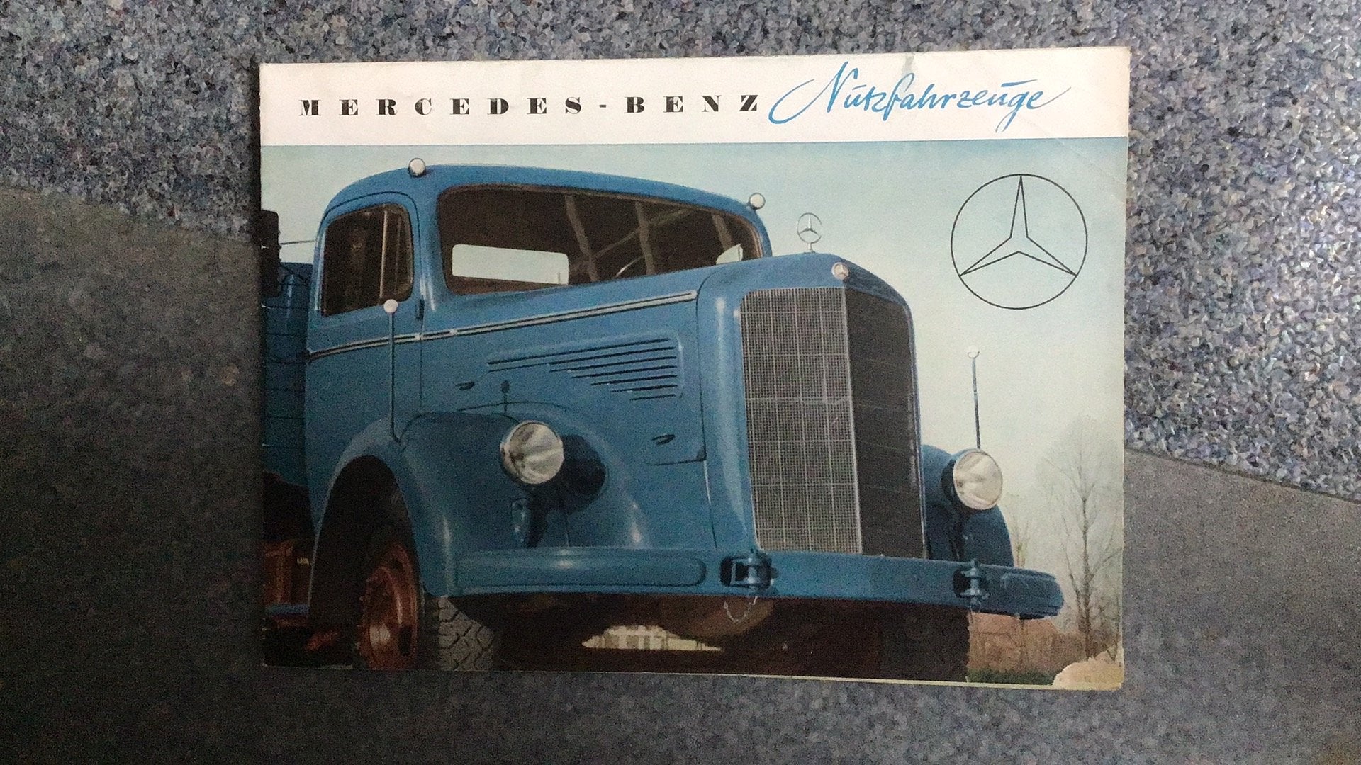 MERCEDES BENZ VRACHTWAGEN FOLDER ERG OUD  🤦🤦BIJZONDER, Boeken, Ophalen of Verzenden, Gelezen, Mercedes