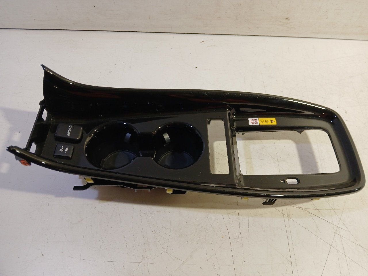 Middenconsole Toyota Prius, Onderdelen@venauto.nl, Van der Ven Autorecycling B.V., Gebruikt, Ettenseweg 76, 4706 PB Roosendaal, The Netherlands