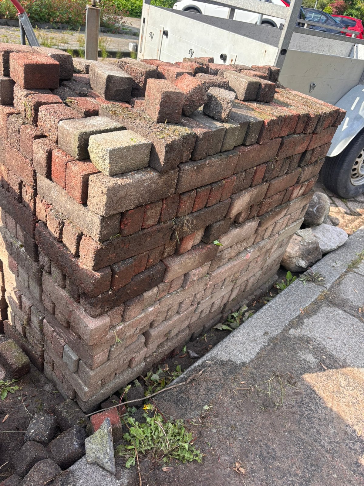 Gratis beton klinkers, Doe-het-zelf en Verbouw, Metselstenen, Ophalen, Zo goed als nieuw, Bakstenen