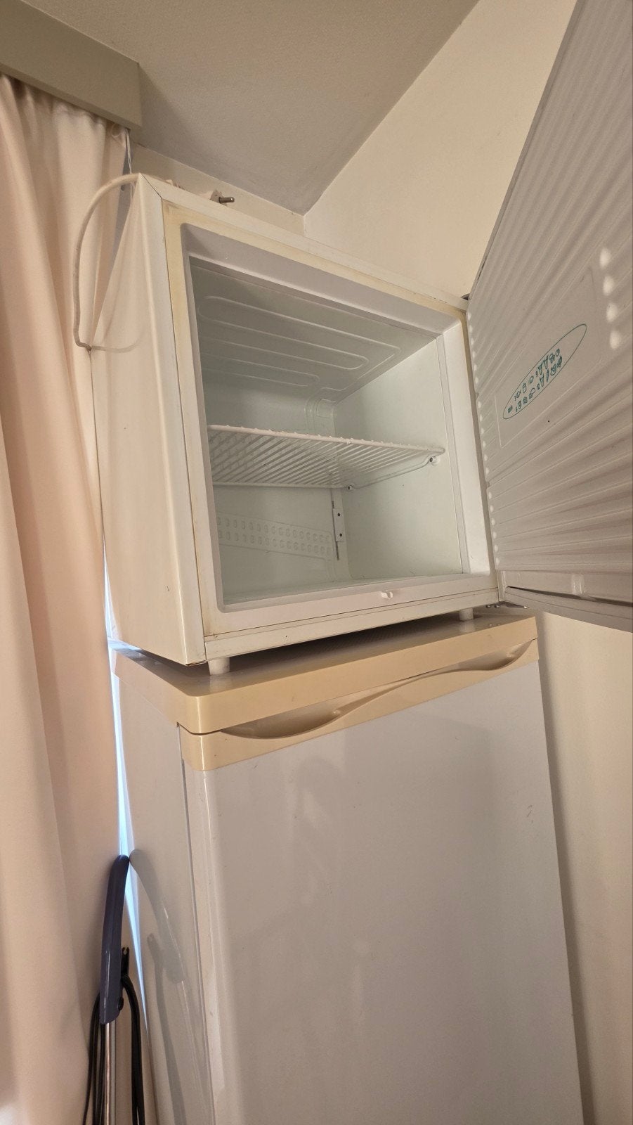 Free koelkast at Vriezer in Kalmthout, Belgium 2920, Witgoed en Apparatuur, Ophalen, Gebruikt, 200 liter of meer, 60 cm of meer