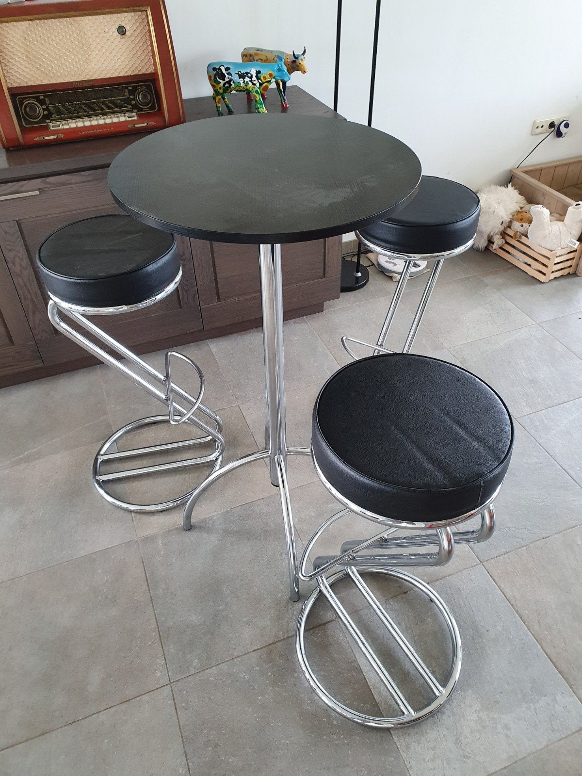 Nagenoeg nieuwe barkrukken met tafel en chroom onderstel, Ophalen, 60 tot 90 cm, Zo goed als nieuw, Metaal