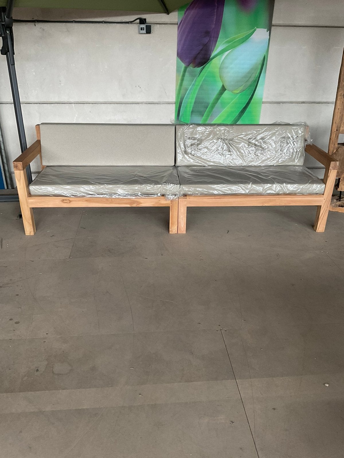 Nieuwe massief teak houten bank met dikke kussens 256cm, Tuin en Terras, Tuinbanken, Ophalen, Zo goed als nieuw, Teakhout