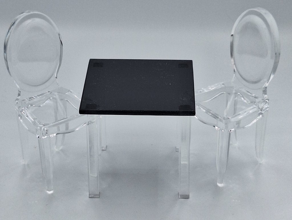 Moderne eettafel en twee stoelen voor het poppenhuis, Ophalen of Verzenden, Zo goed als nieuw, Poppenhuis
