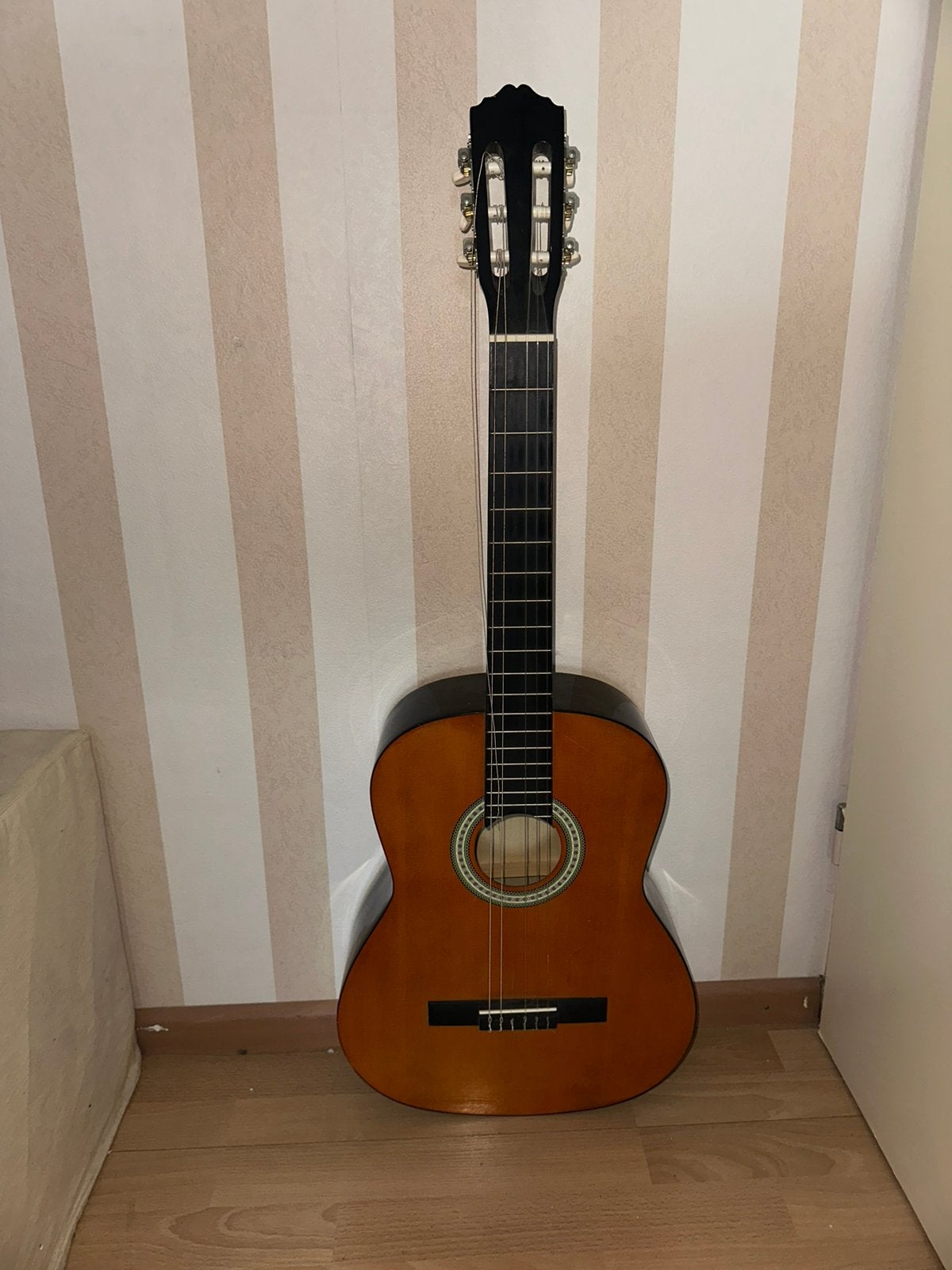 Klassieke gitaar in bruine houtkleur, inclusief hoes., Ophalen, Gebruikt, Gitaar