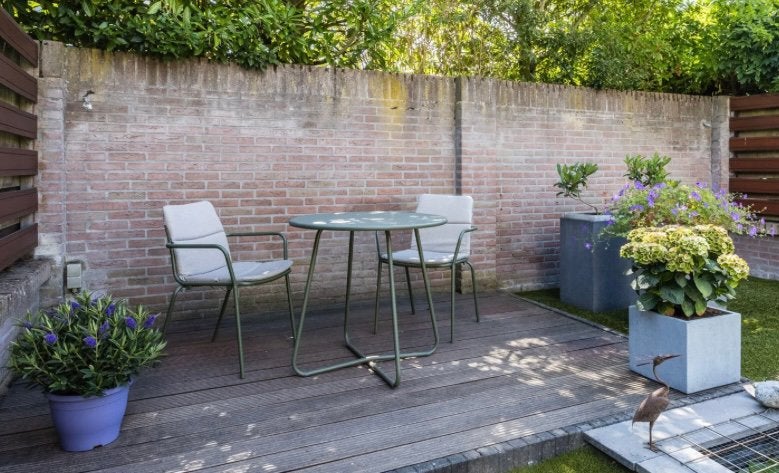 Tuinset. 2 olijfgroene tuinstoelen, tafel en kussens, Tuin en Terras, Aluminium, Zo goed als nieuw, Tuinset, Eettafel