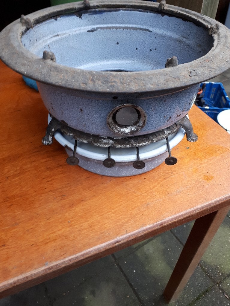 groot grijs gewolkt petroleumstel, Ophalen