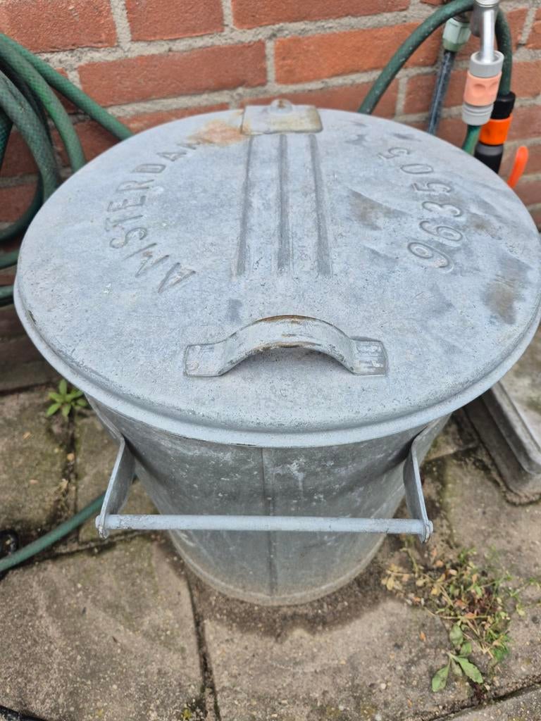 Vintage Zinken Vuilnisbak met Deksel - Amsterdam, Huis en Inrichting, Woonaccessoires | Prullenbakken, Ophalen of Verzenden