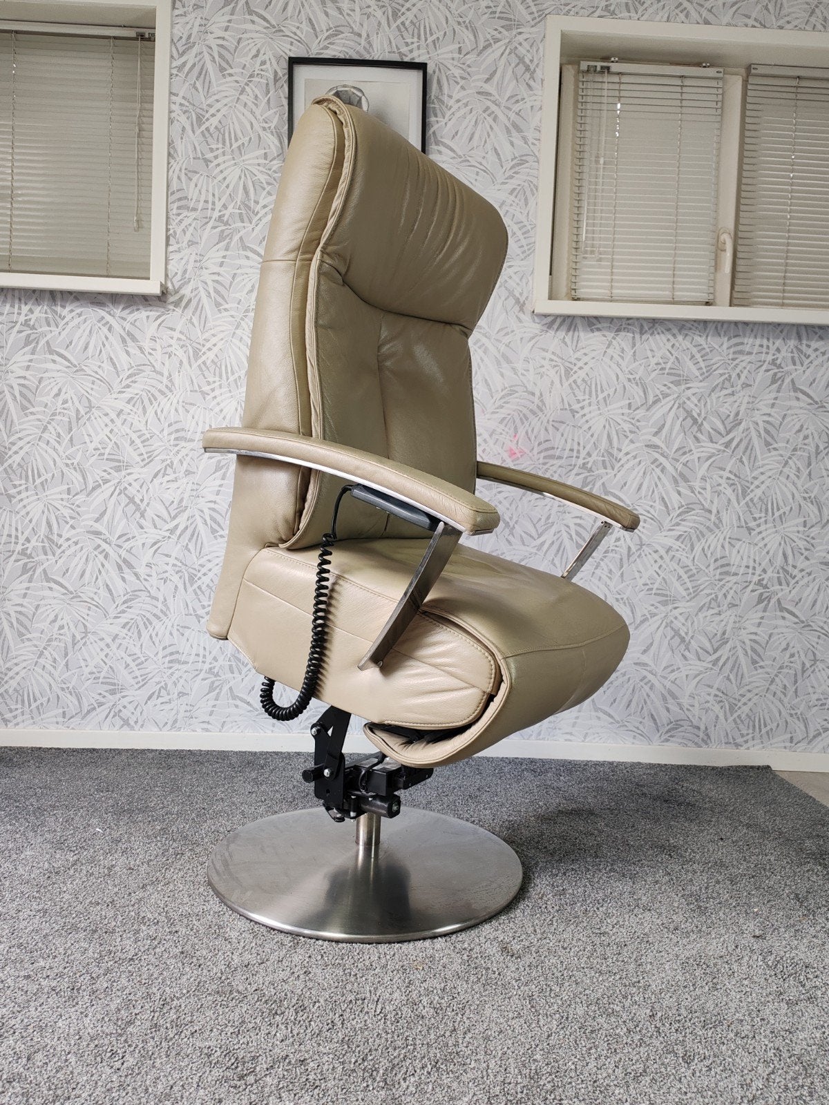 Prominent sta op stoel met massage etc op accu, Gebruikt, Prominent, Minder dan 75 cm, Ophalen of Verzenden