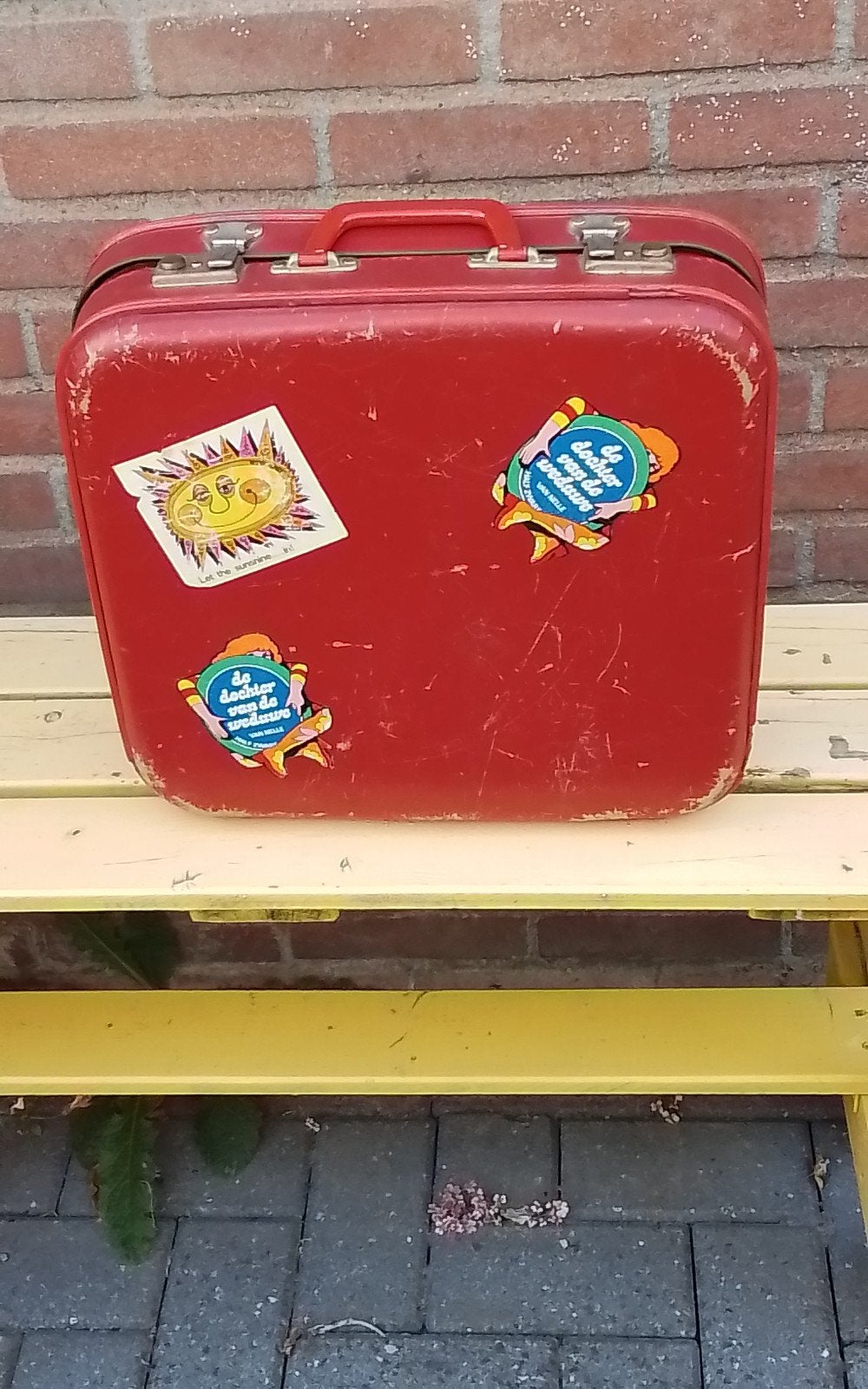 💐VINTAGE KLM KOFFER ROOD MET STICKERS, Gebruikt, Hard kunststof, Minder dan 50 cm, Ophalen of Verzenden