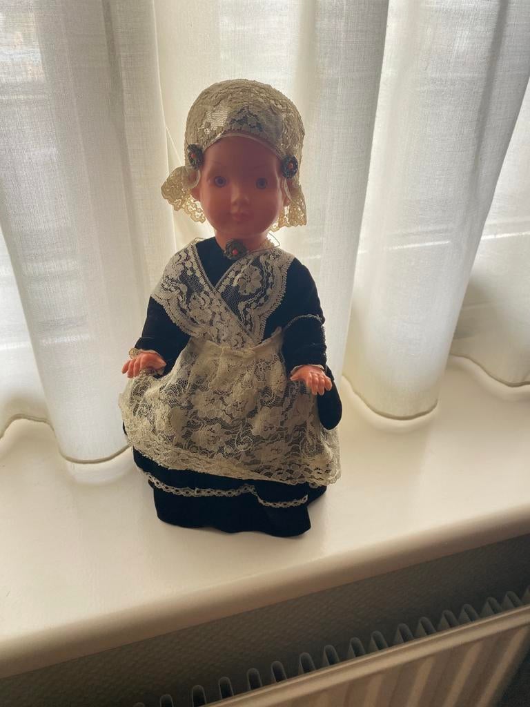 Antieke klederdracht pop, Ophalen of Verzenden