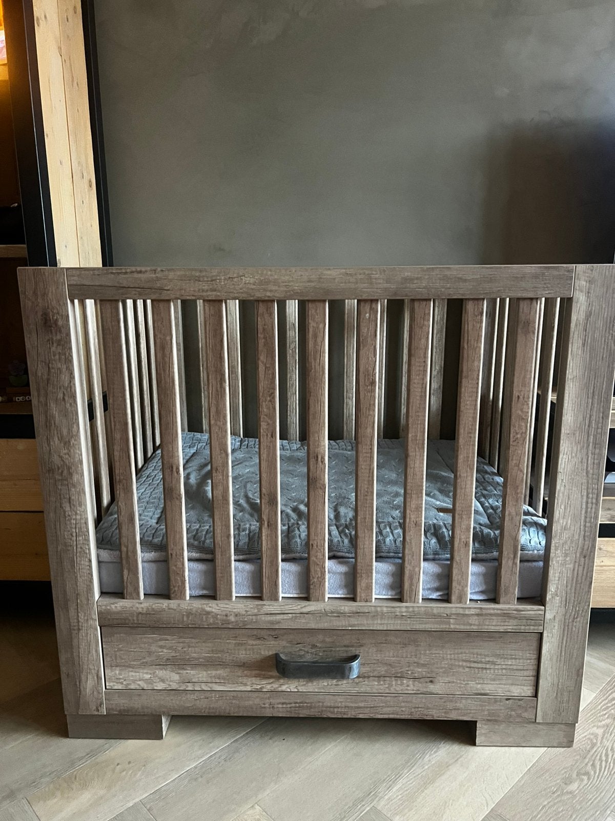 Box Kidsmill Brent Met Lade Oldwood, Ophalen, Gebruikt, Rechthoekig, In hoogte verstelbaar