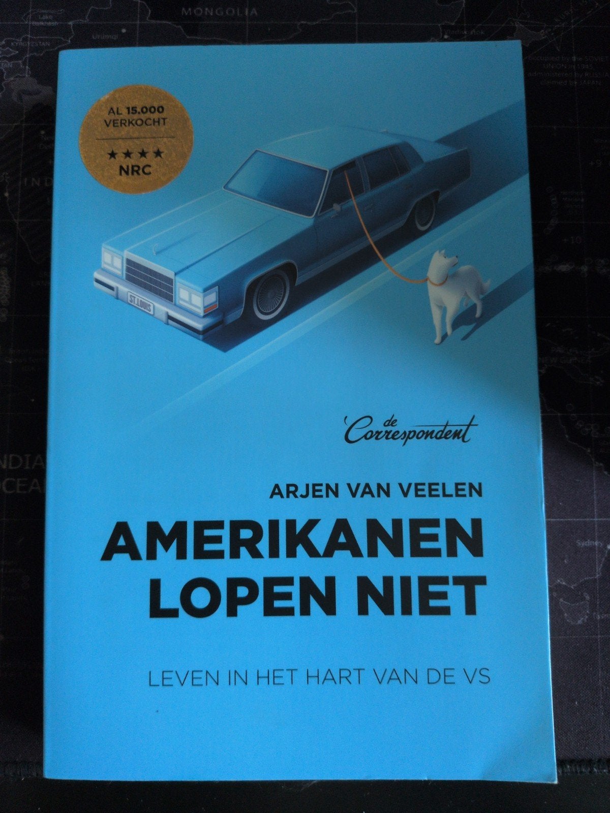 Amerikanen Lopen Niet - Arjen van Veelen (Boek), Ophalen of Verzenden, Zo goed als nieuw, Arjen van Veelen, Nederland
