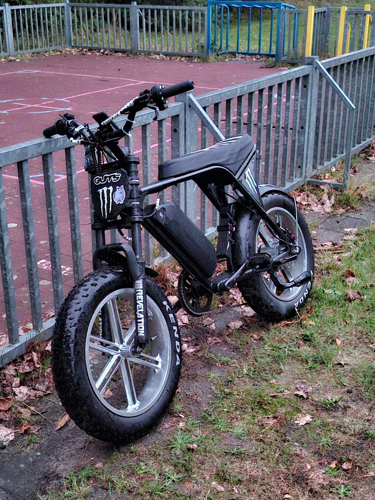 custom v8, Gebruikt, 51 tot 55 cm, 30 tot 50 km per accu, Ophalen