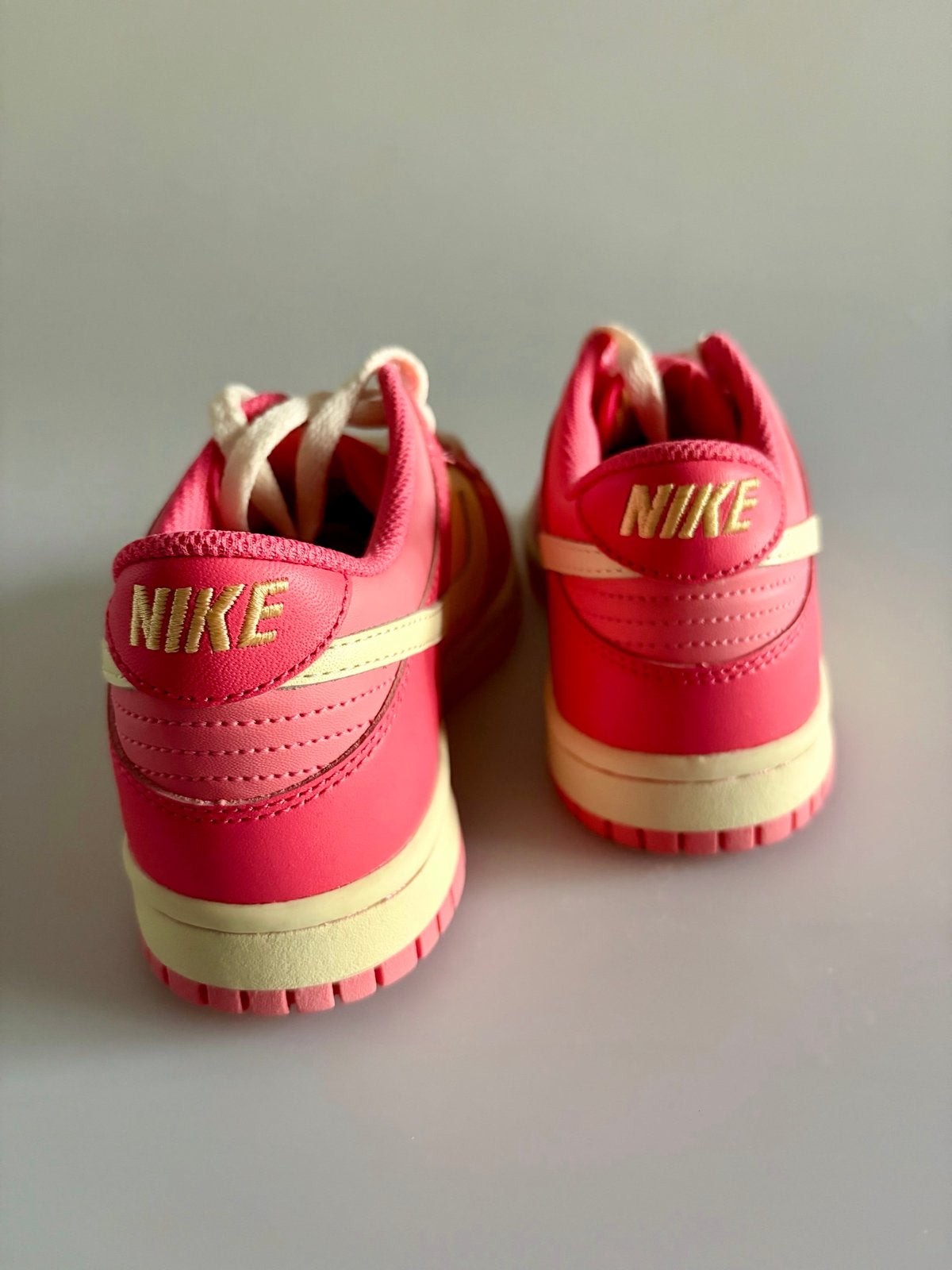 Nike Dunk Low (GS) Celestial Gold/Coconut Milk - Maat 38, Kleding | Dames, Overige kleuren, Nieuw, Ophalen of Verzenden, Sneakers of Gympen