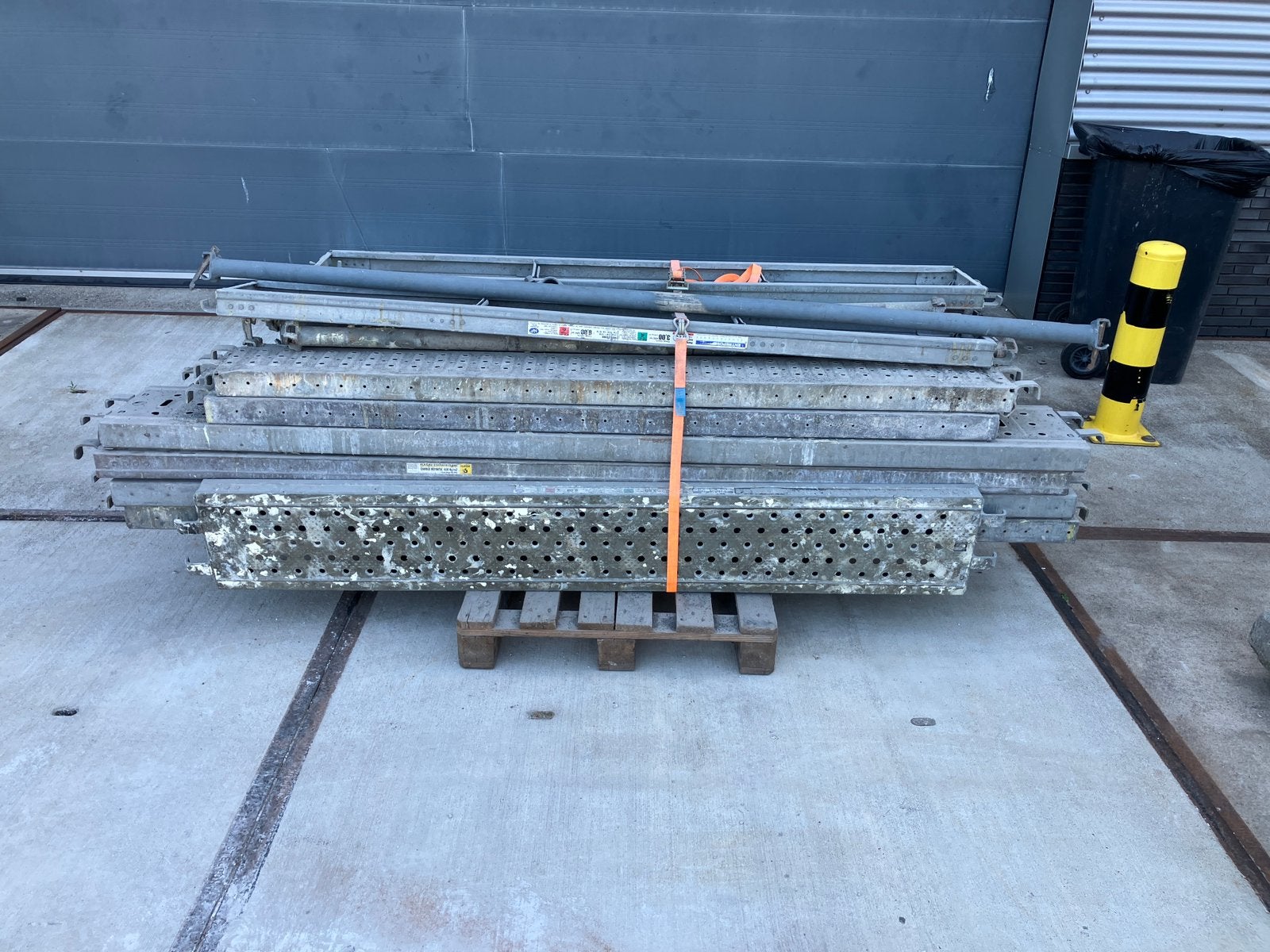 Diverse steigerdelen op pallet zie foto’s., Doe-het-zelf en Verbouw, Ophalen, Zo goed als nieuw, Overige typen, Minder dan 2 meter