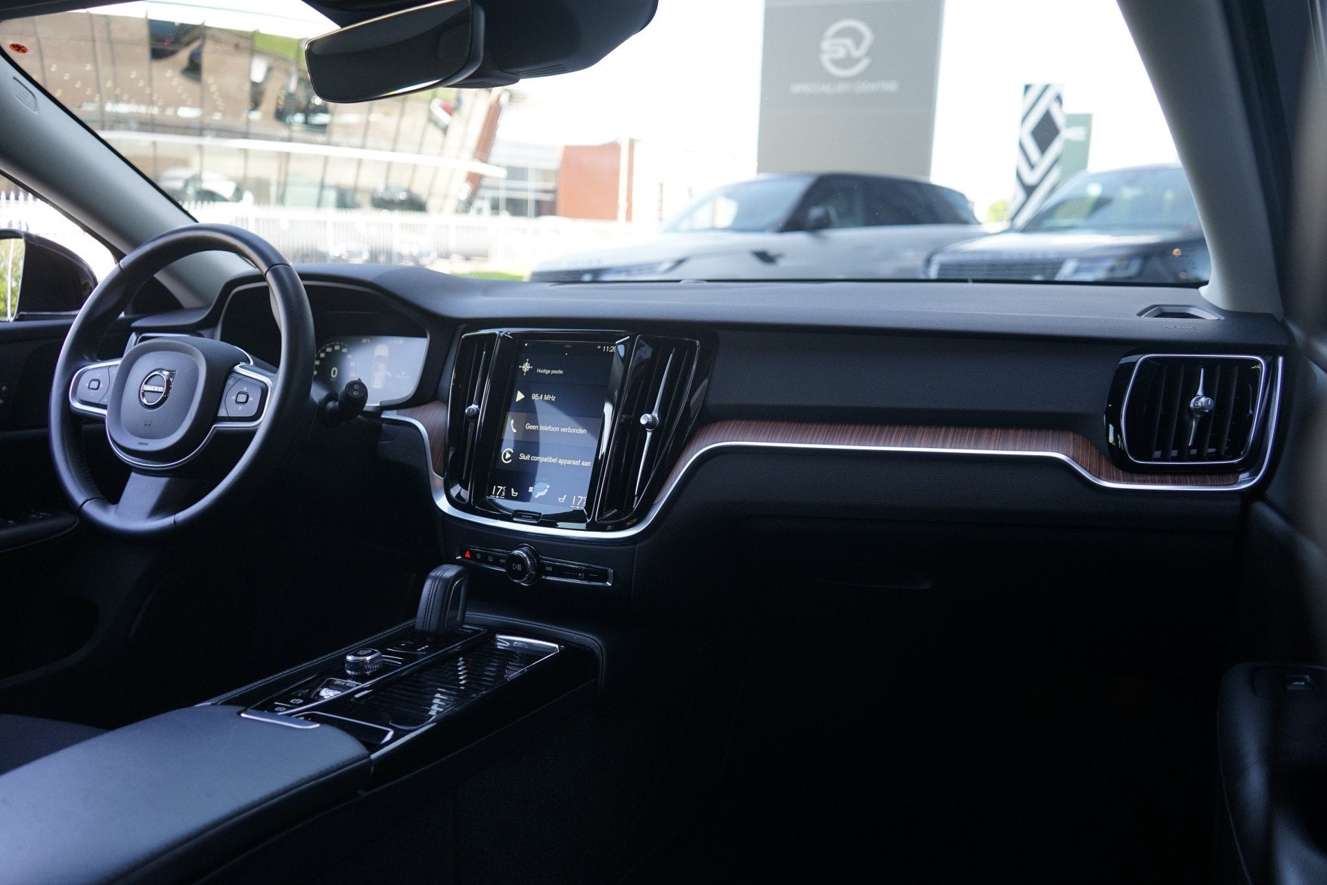 Volvo V60 2.0 T6 Twin Engine AWD Momentum Pro | Verwarmde vo, Auto's, Automaat, 12 maanden, Gebruikt, 4 cilinders