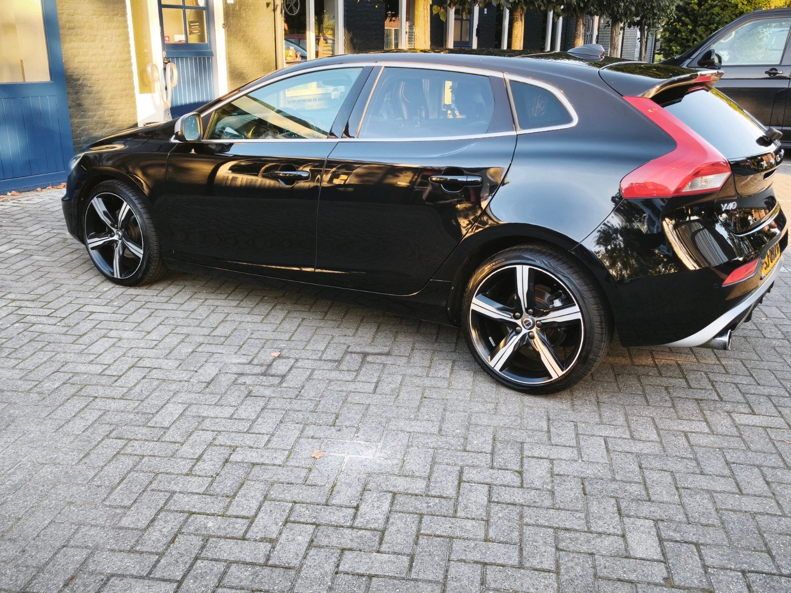 Volvo V40 2.0 T4 190PK R-design zwart 2018, Voorwielaandrijving, Zwart, Zwart, Particulier
