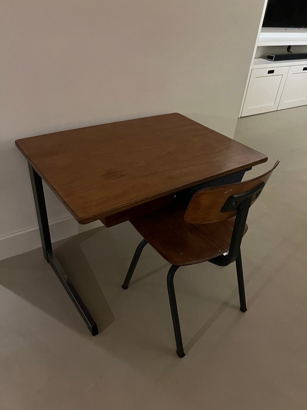 Vintage schooltafel met stoel - 50x70 cm, Gebruikt, 55 tot 75 cm, Rechthoekig, Hout
