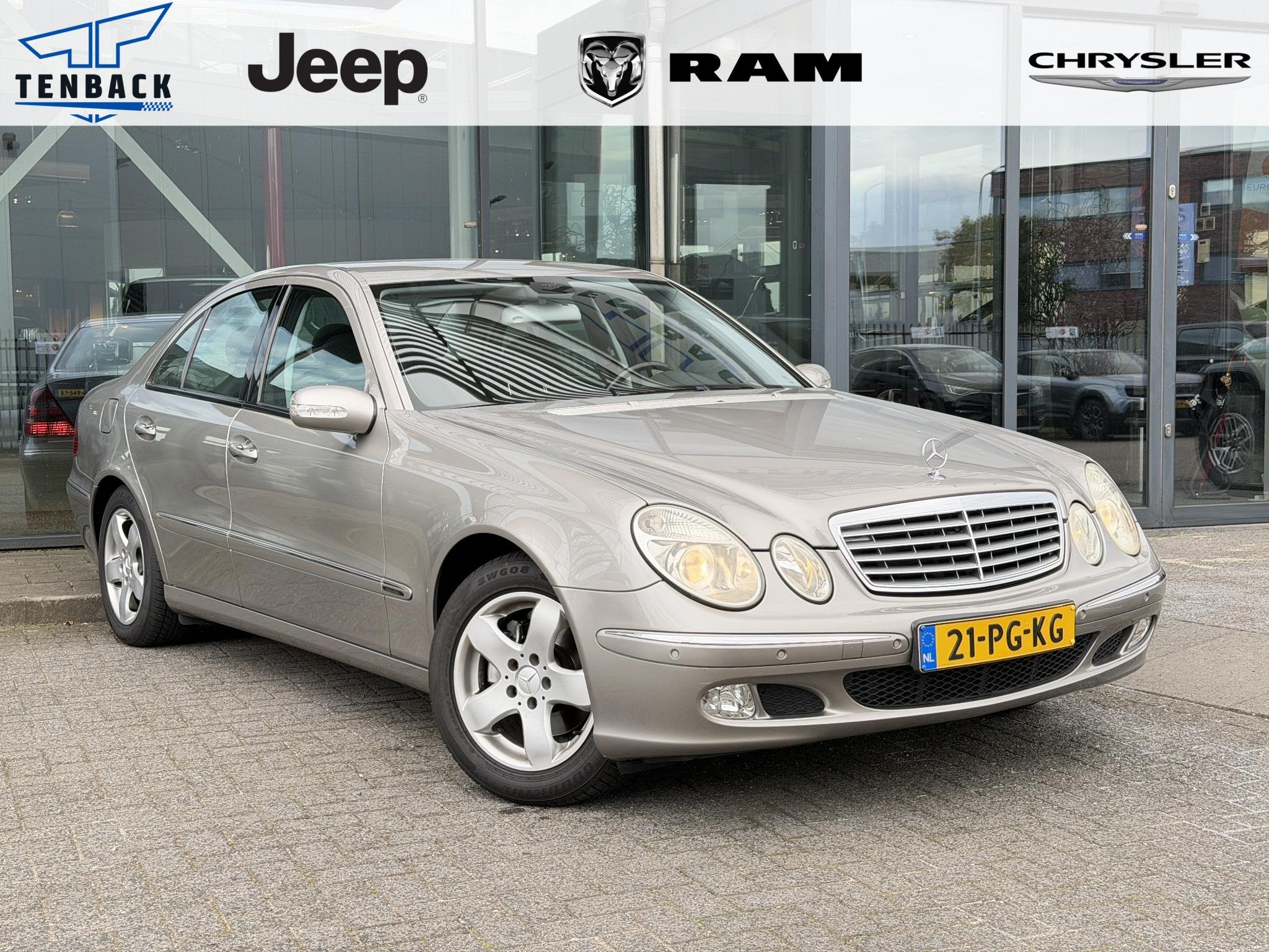 Mercedes-Benz E-klasse 200 K. Elegance volledige onderhoudsh, Gebruikt, 4 cilinders, Met garantie (alle), 1505 kg