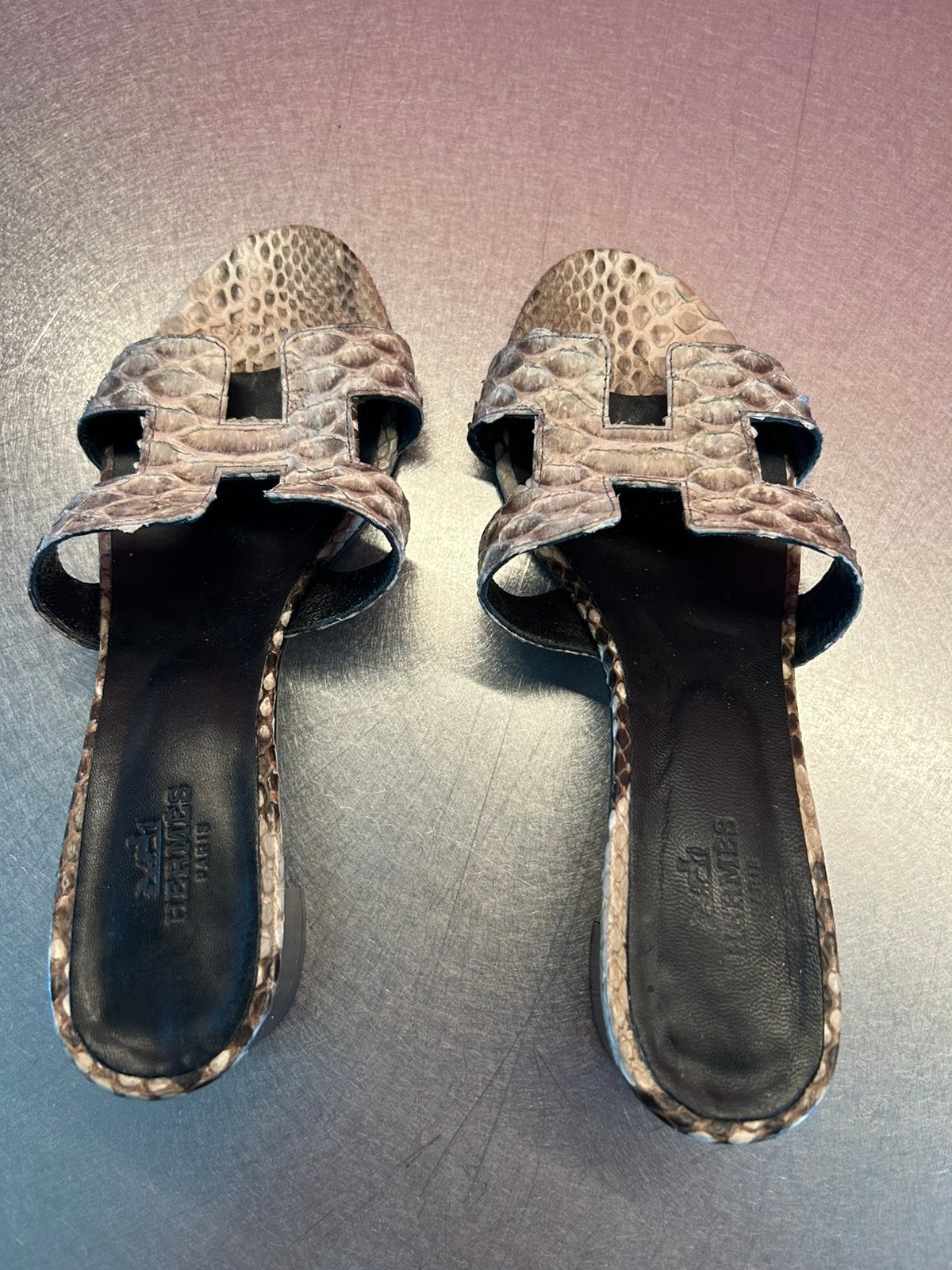 Hermès Oasis slippers met hakje 37, Slippers, Overige kleuren, Ophalen of Verzenden, Gedragen