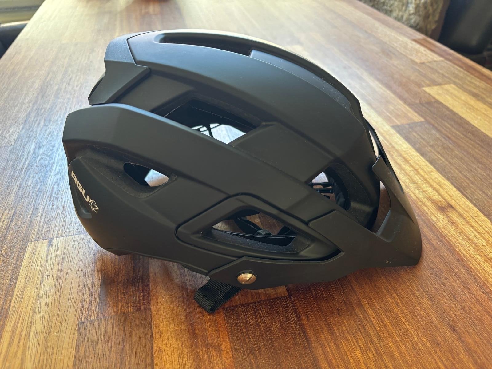 AGU Trail/MTB Helm - Maat L/XL, Fietsen en Brommers, Fietsaccessoires | Fietshelmen, Ophalen, Zo goed als nieuw, L, Heer of Dame