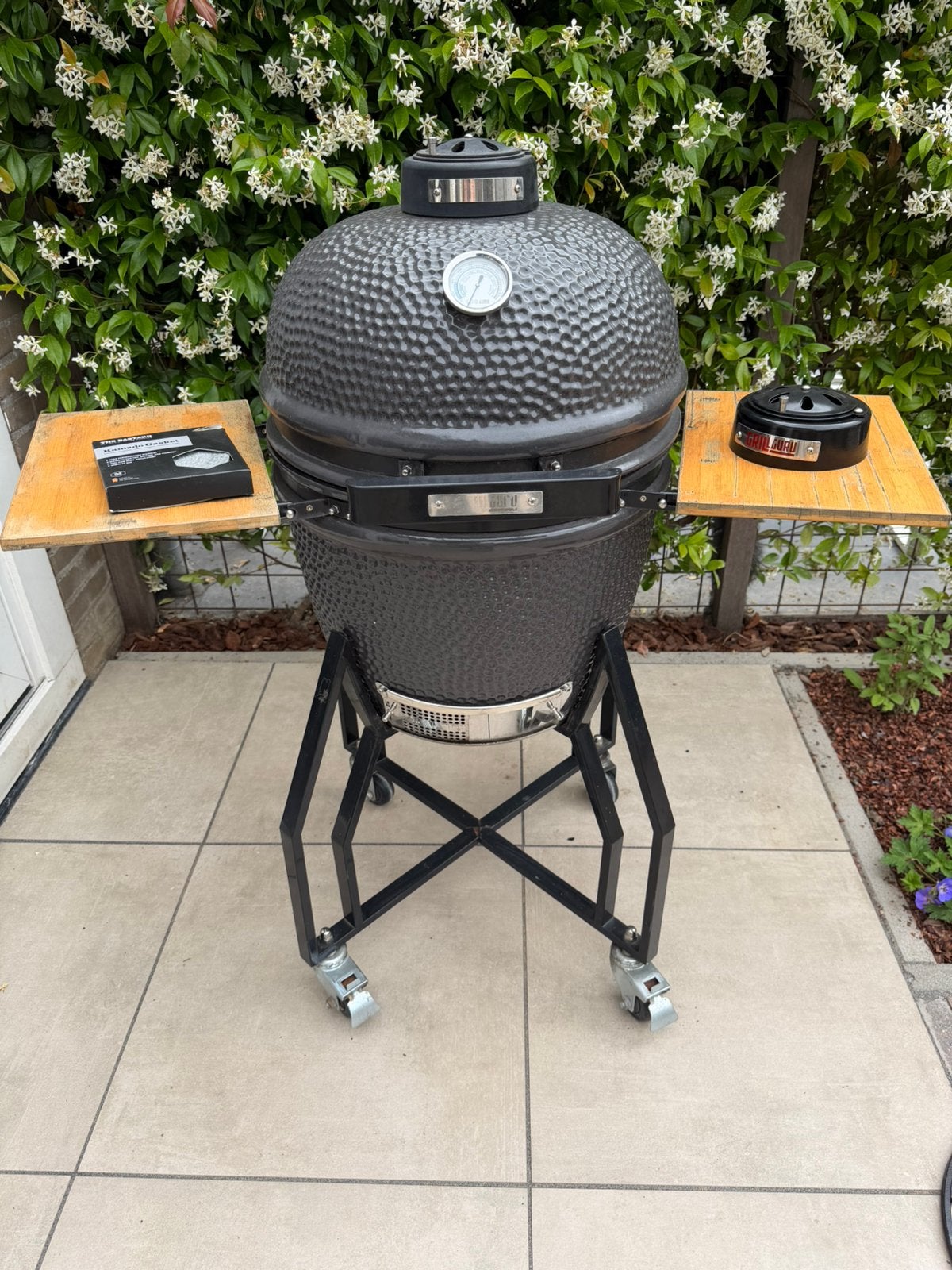 Grill guru medium kamado, Tuin en Terras, Houtskoolbarbecues, Ophalen, Gebruikt, Grill Guru, Met accessoires
