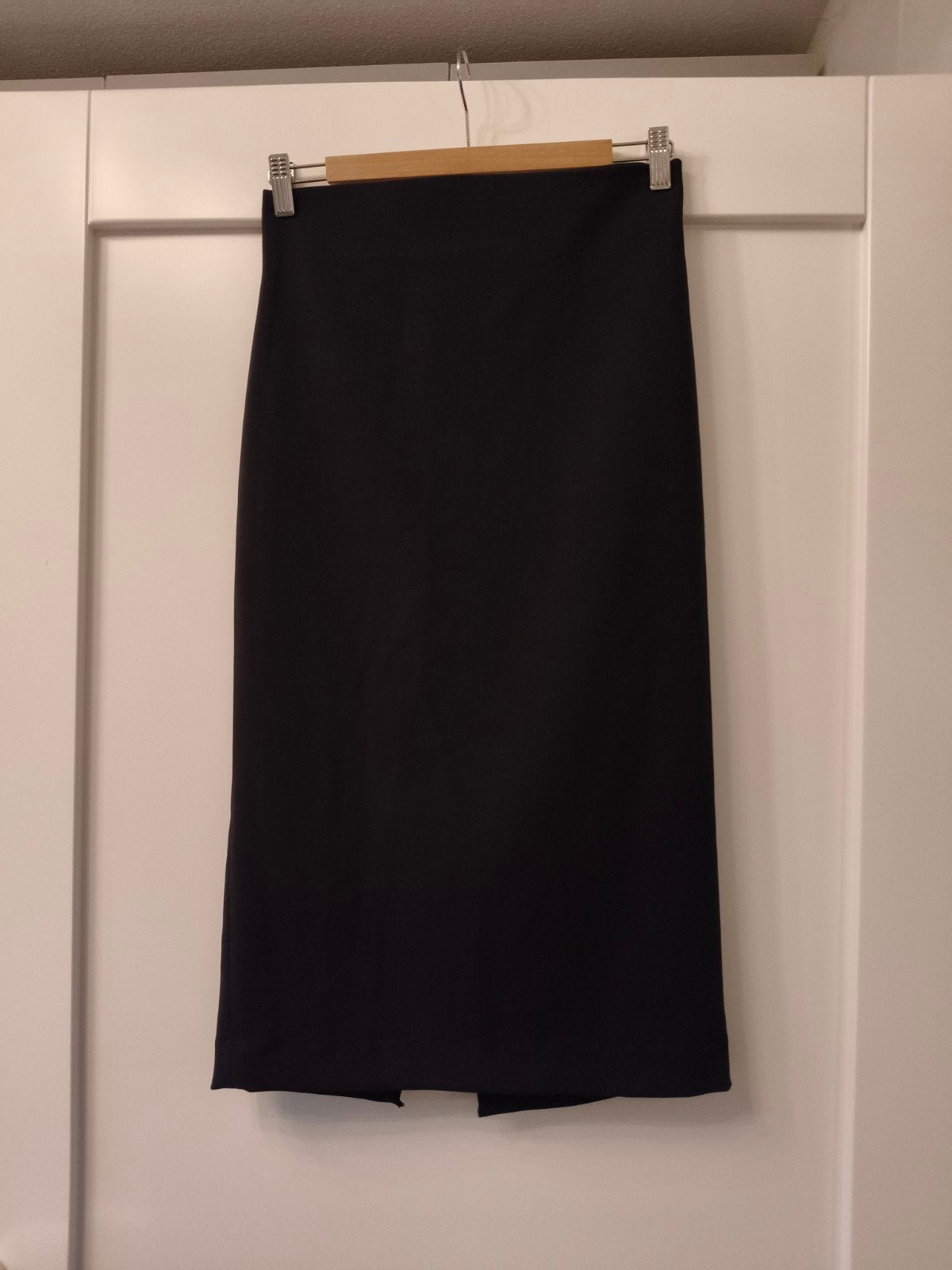 Zwarte midi kokerrok van Zara Woman, maat S, Kleding | Dames, Zwart, Ophalen of Verzenden, Zo goed als nieuw, Maat 36 (S)