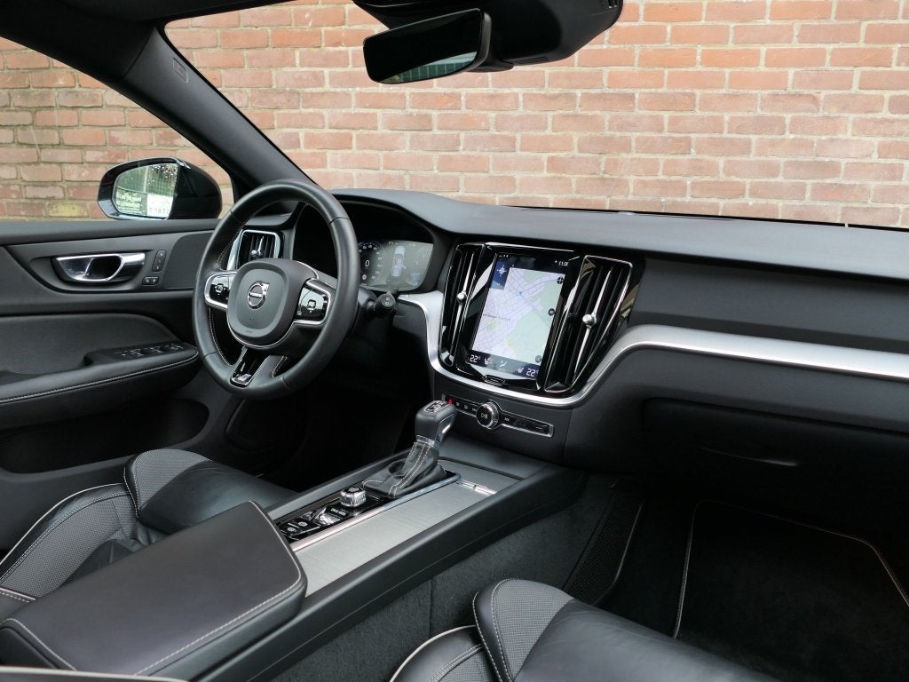 Volvo V60 T4 AUT R-Design 12 MND garantie Pilot assist / Cam, 15 km/l, Euro 6, 1603 kg, 93 €/maand