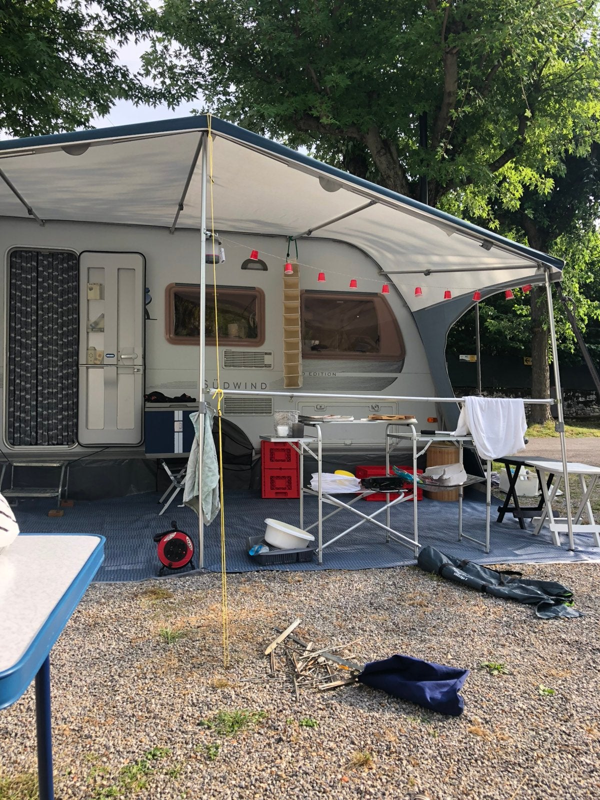 Knaus Südwind Gold edition (bj 2005) met mover, Caravans en Kamperen, Mover, Vast bed, Treinzit, 750 - 1000 kg