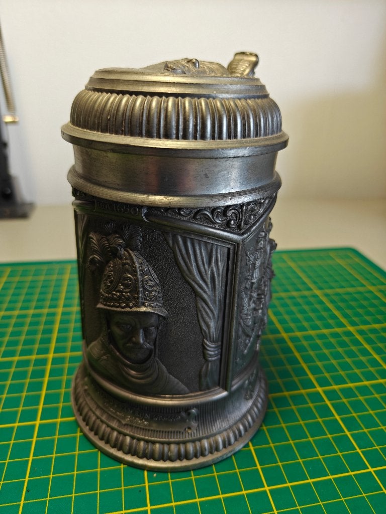 Tinnen bierpul Rembrandt van Rijn De Nachtwacht reliëf 16 cm, Antiek en Kunst, Antiek | Tin, Ophalen of Verzenden