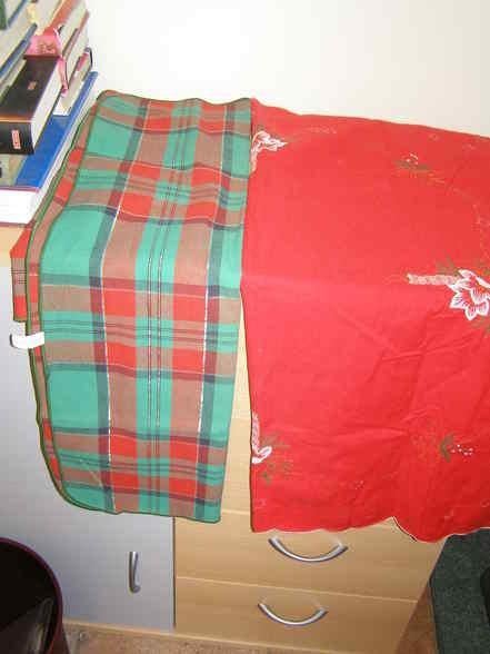 Twee vierkante kerstkleedjes, Ophalen of Verzenden, Zo goed als nieuw