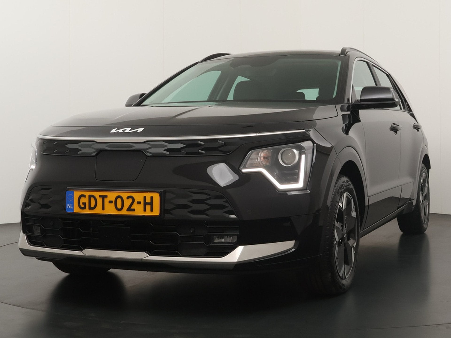 Kia Niro EV DynamicLine 64.8 kWh Automaat - SOH 98,9% - Navi, Auto's, Stof, Met garantie (alle), 1657 kg, Zwart