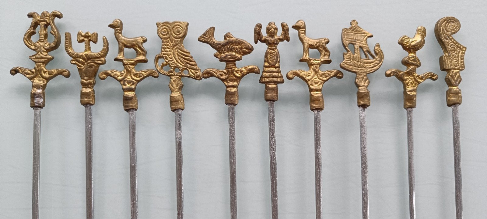 Oude bbq brochette spies met versierde messing handvaten., Ophalen of Verzenden