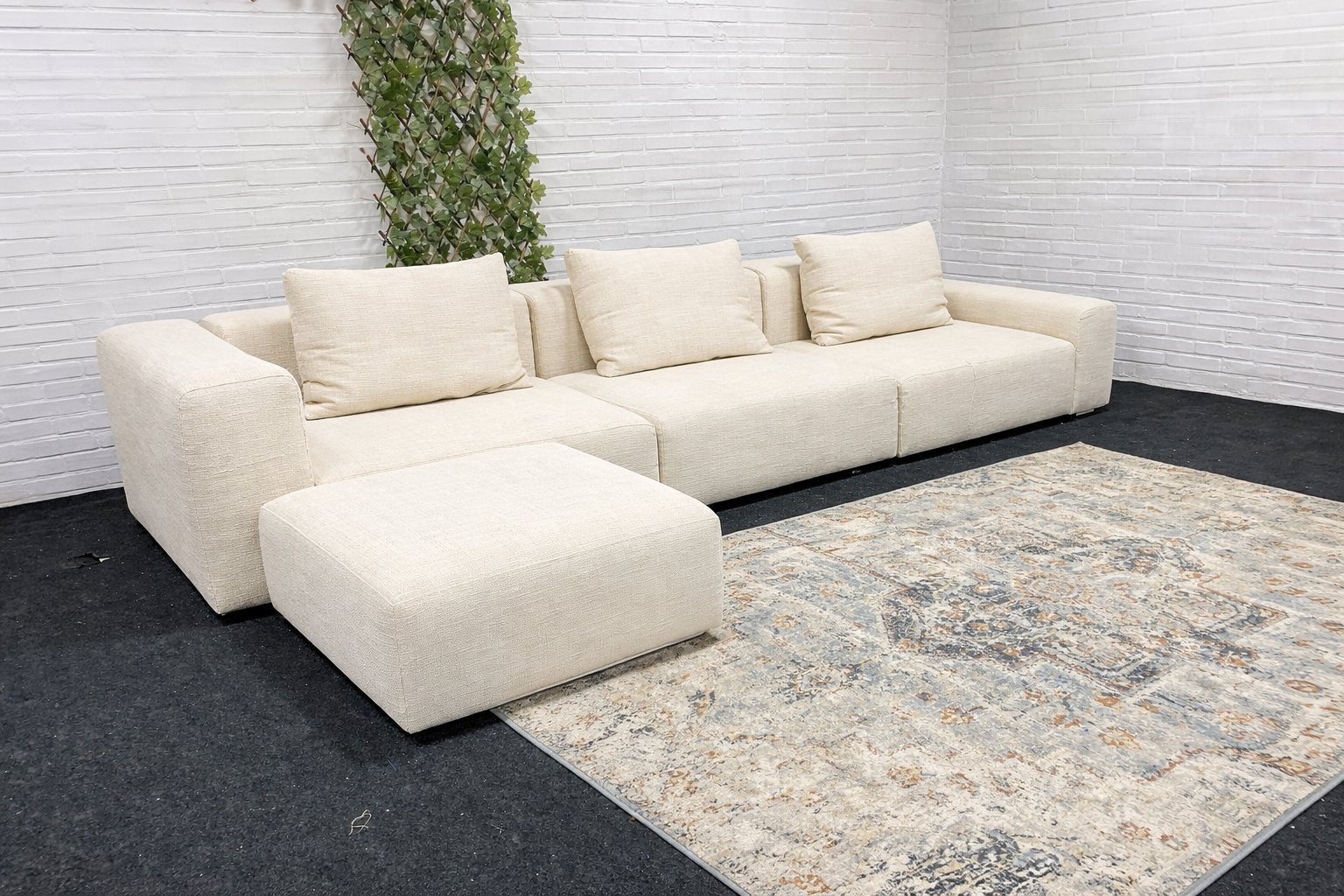 Living Divani Wall opnieuw gestoffeerd - gratis levering, Ophalen, Zo goed als nieuw, Minder dan 150 cm, Stof