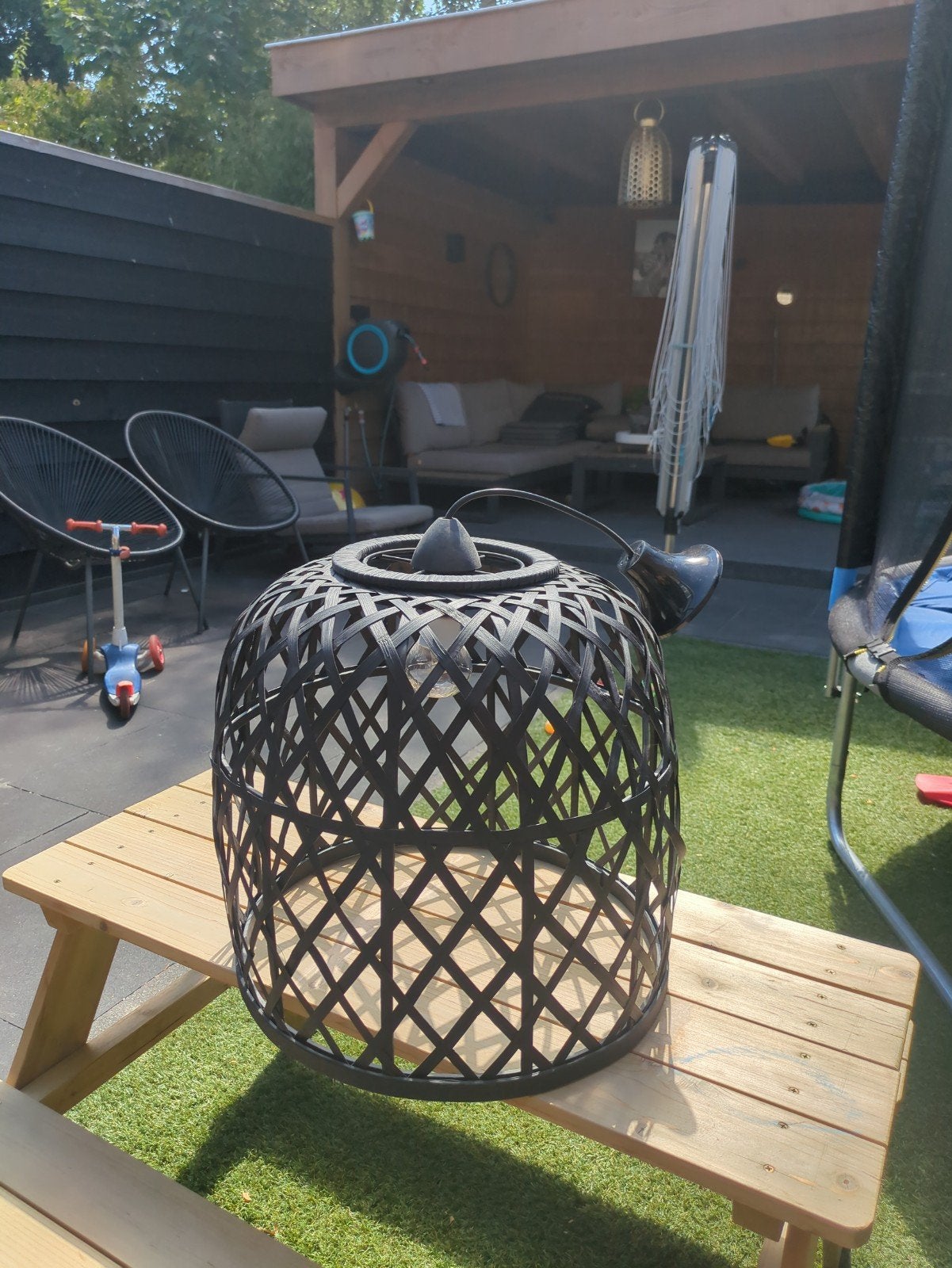 Zwarte rotan hanglamp met E27 fitting, Huis en Inrichting, Lampen | Hanglampen, Ophalen, E27 (groot)