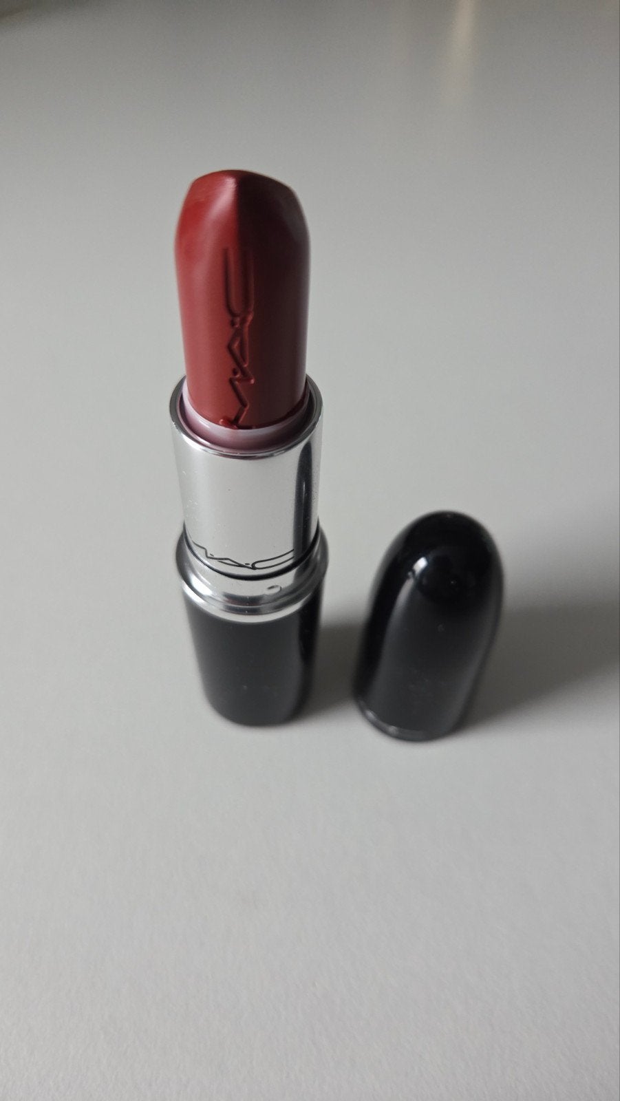 MAC Cosmetics Lusterglas lipstick PDA, Ophalen of Verzenden, Zo goed als nieuw, Lippen