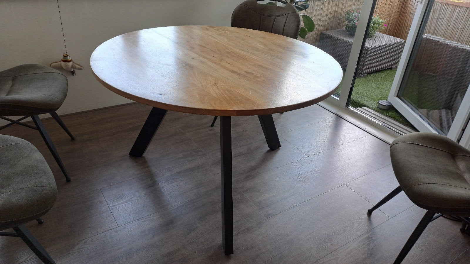 mooie, ronde eettafel, Ophalen, Rond, Zo goed als nieuw, Vier personen