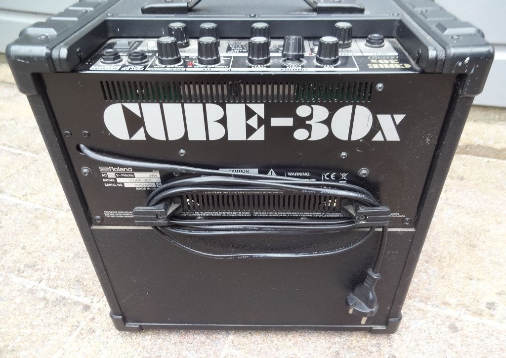 ROLAND Gitaarversterker type Cube-30X, Muziek en Instrumenten, Versterkers | Bas en Gitaar, Ophalen, Gebruikt, 50 tot 100 watt