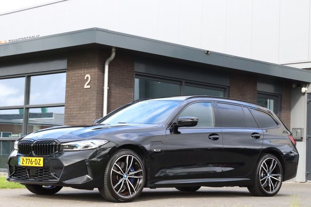 BMW 3 Serie Touring 330e xDrive Facelift 19 inch Pano Trekha, Auto's, BMW, 1998 cc, Gebruikt, 4 cilinders, Plug-in hybride