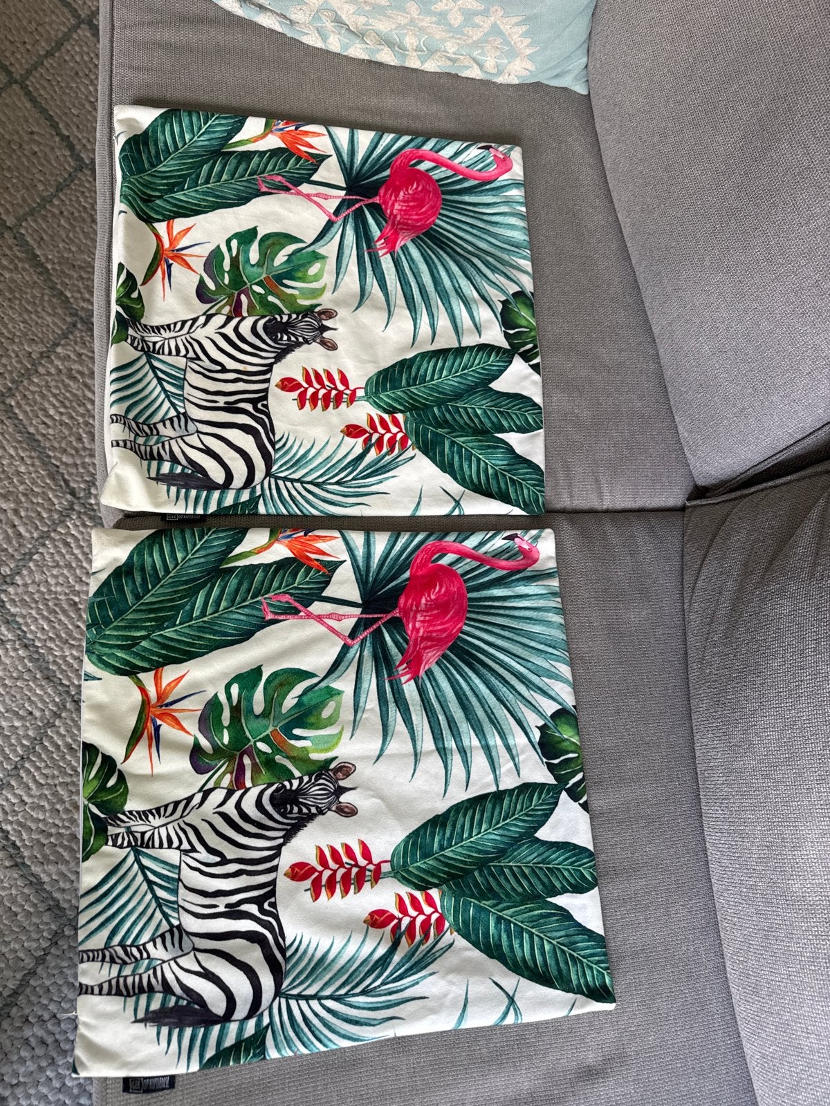 2x Kussenhoezen met dieren print (zebra & flamingo), Gebruikt, Meerkleurig, Met print, Kussenhoes