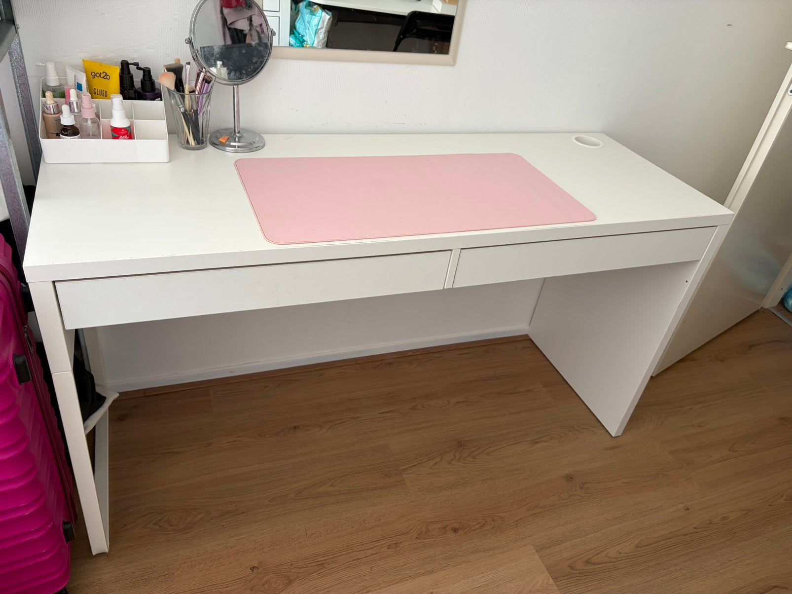 IKEA MICKE bureau wit 142x50 cm – €35, Huis en Inrichting, Bureaus, Ophalen, Gebruikt