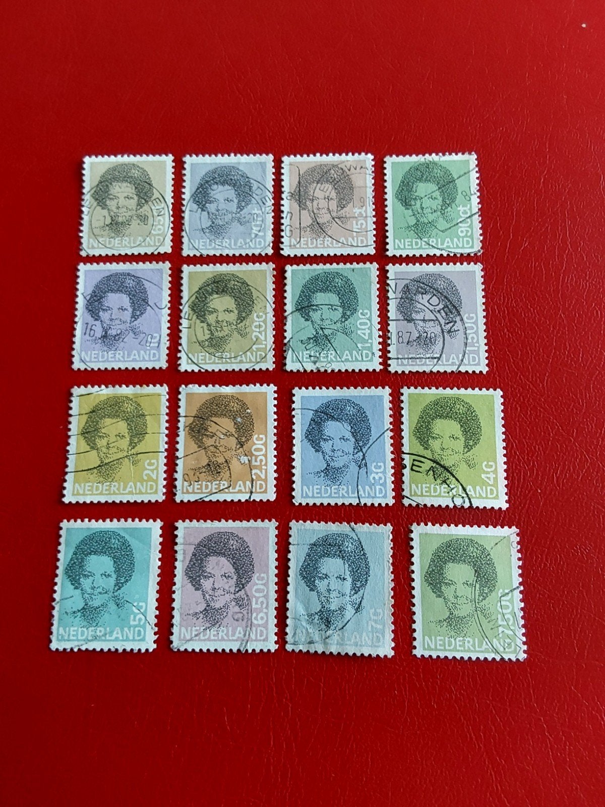 Nvph 1237-1252 Koningin Beatrix in zwart 1981-1990 ( gest), Ophalen of Verzenden